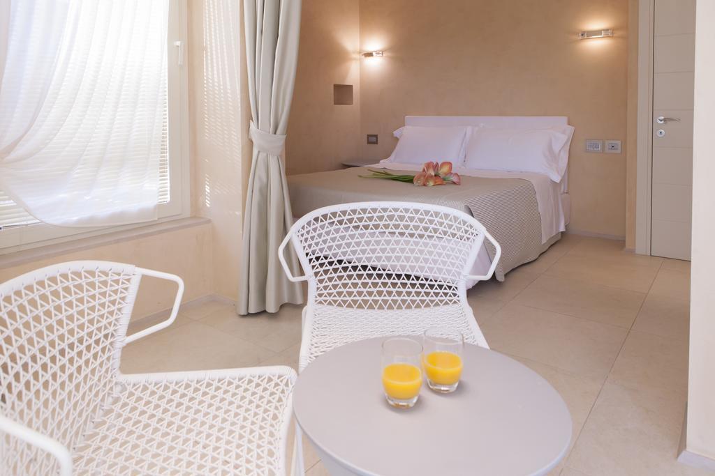Aparthotel & Mirabel 3*